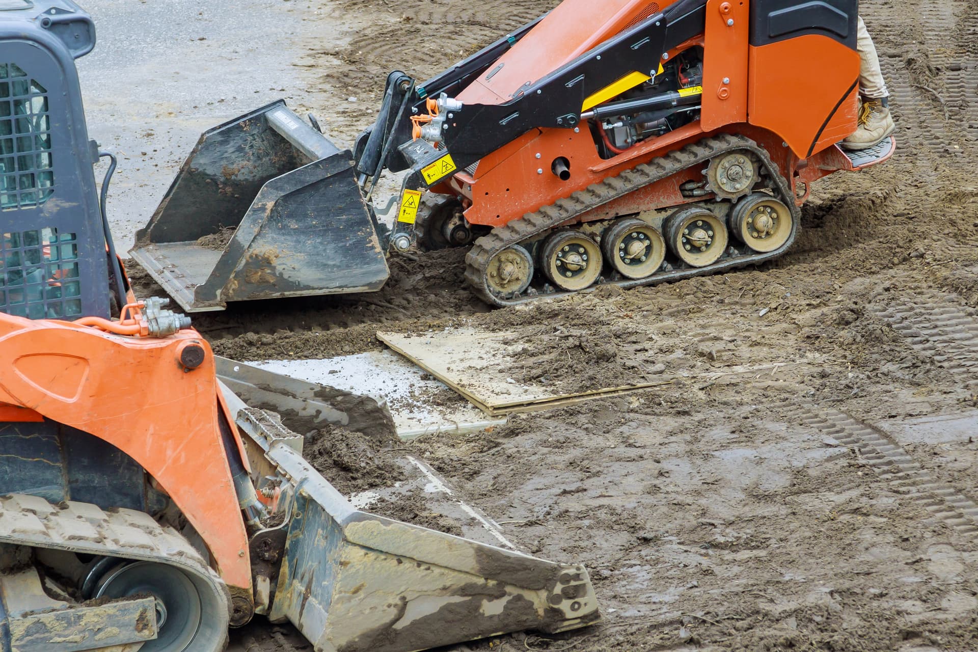 Trenchers skid steer attachment